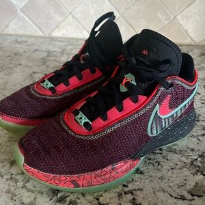 Lebron 20 pink diamond collection